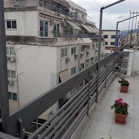 Lemon - Happyhostgr - Downtown Apartment Волос Экстерьер фото